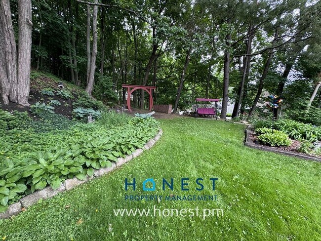 Building Photo - 5 Sheldon St