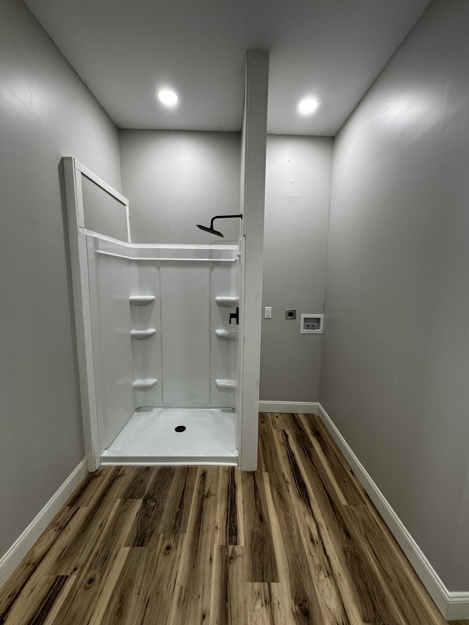 Building Photo - 118 Bank St