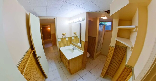 Building Photo - 3D Tour Available - Garage Parking + Sun R...
