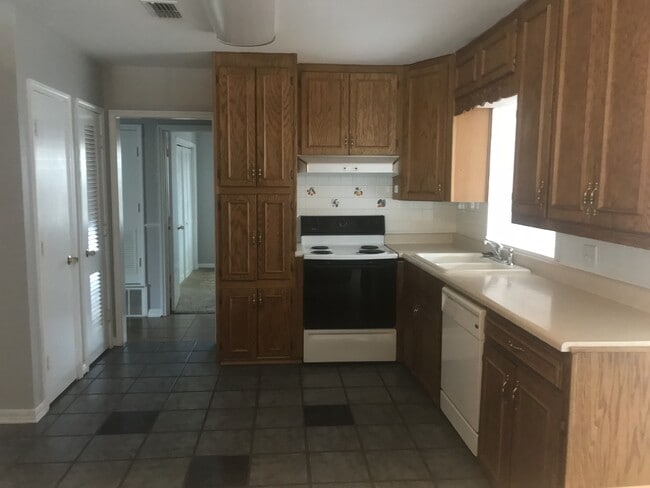 Building Photo - 5521 Pinto Ln