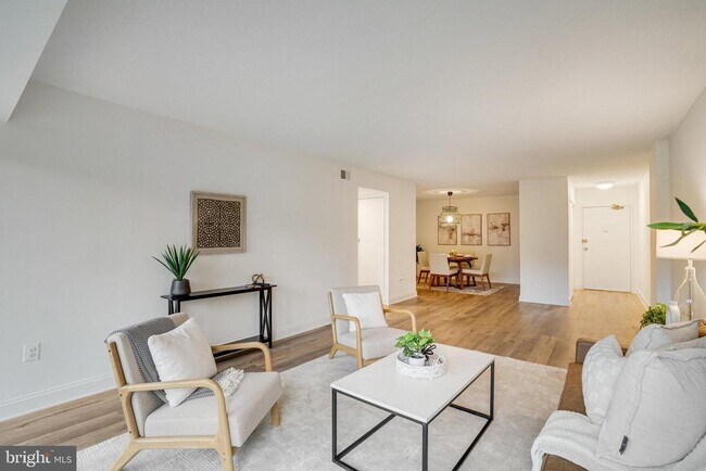 Building Photo - 1300 Army Navy Dr