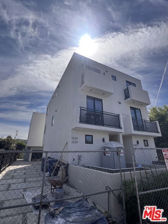 Building Photo - 1230 S Berendo St