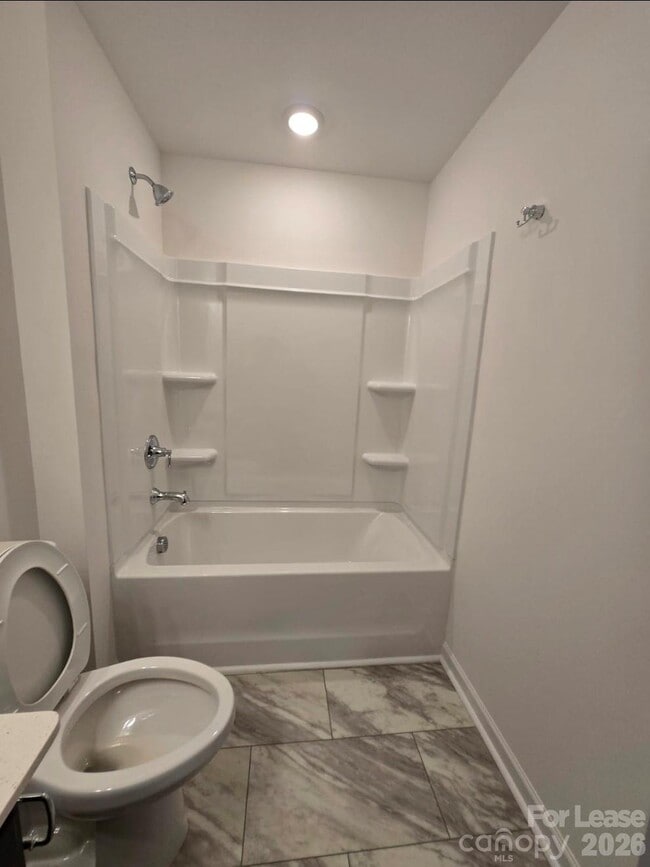 Building Photo - 5240 Kinsbridge Dr