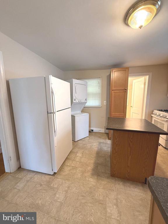 Building Photo - 422 Dunmore St