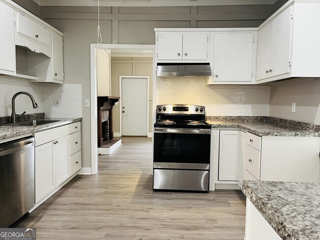 Building Photo - 608 Askew Ave