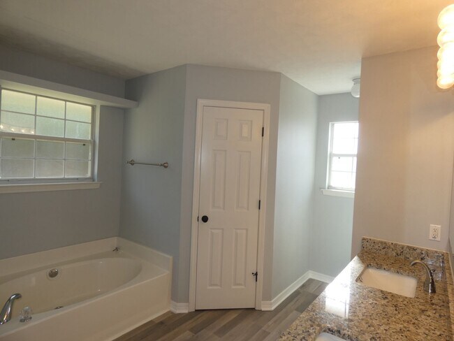 Building Photo - Spacious 3-Bedroom Home - Pace