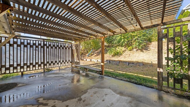 Building Photo - Stunning 4-Bedroom Modern Home in West Richland