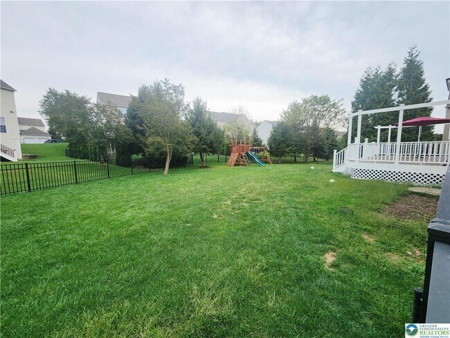 Building Photo - 8858 Pathfinder Rd