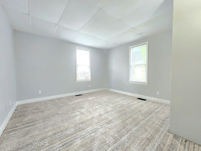 Building Photo - 802 S 27th St