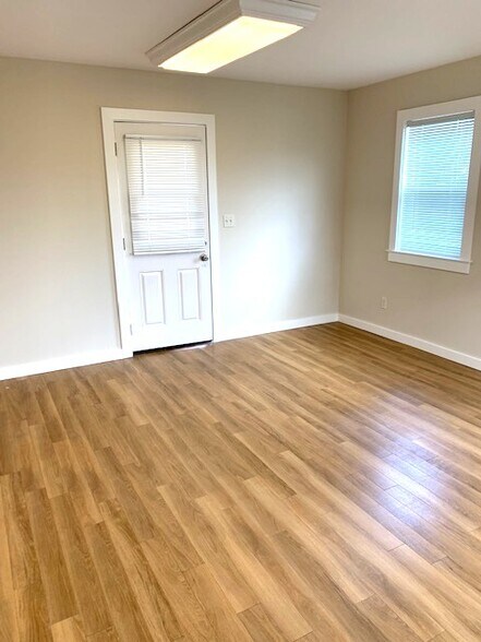 Studio/2nd Bedroom - 871 A Dowdell Ln