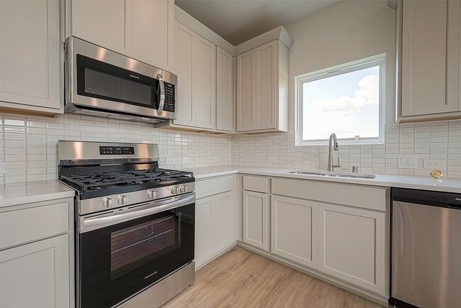 Building Photo - 27966 Western Crk Ct