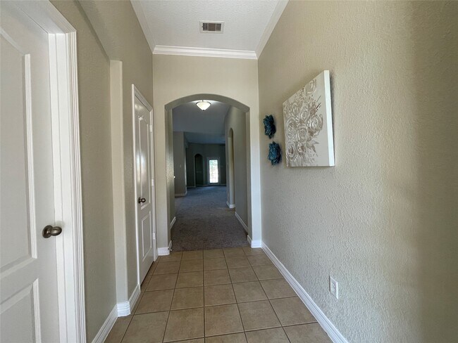Building Photo - 5811 Ranch Riata Ct