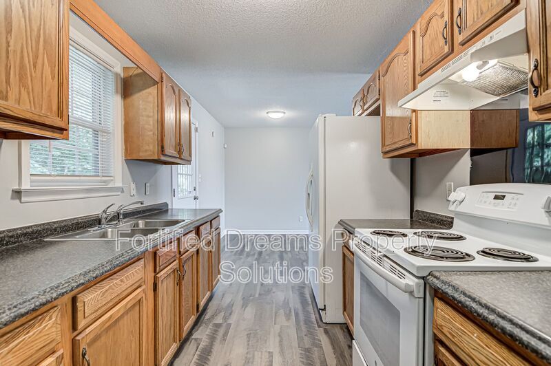 Building Photo - 1904 Blair-Khazan Dr