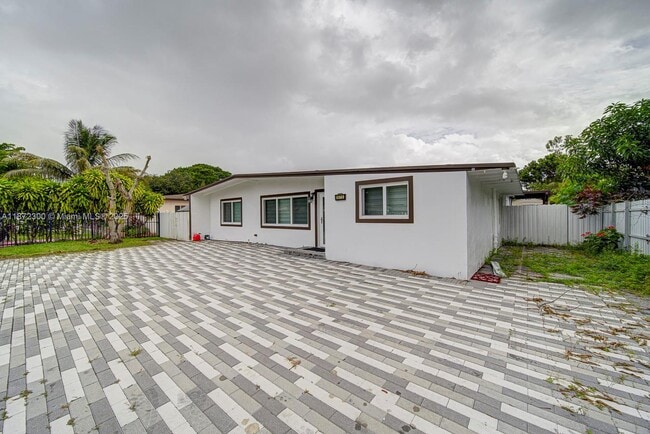 Primary Photo - 1070 NW 132nd St