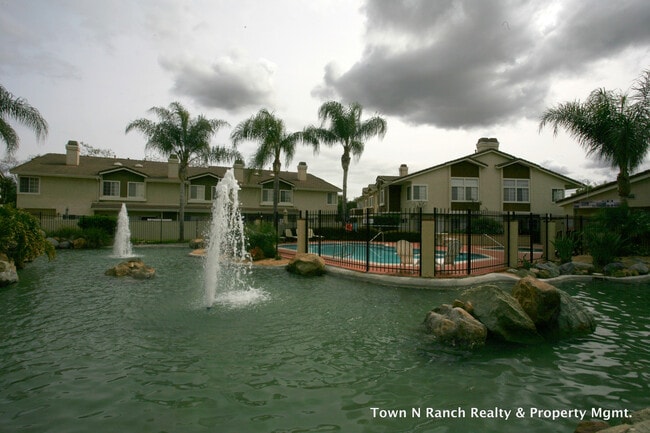 Building Photo - 10170 Palm Glen Dr