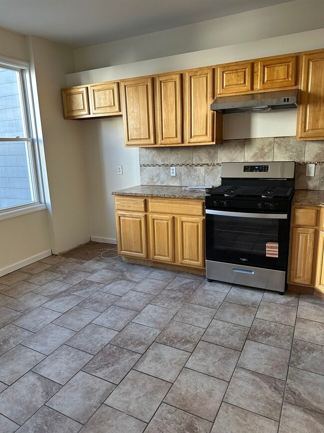 Building Photo - 125 W 28th St