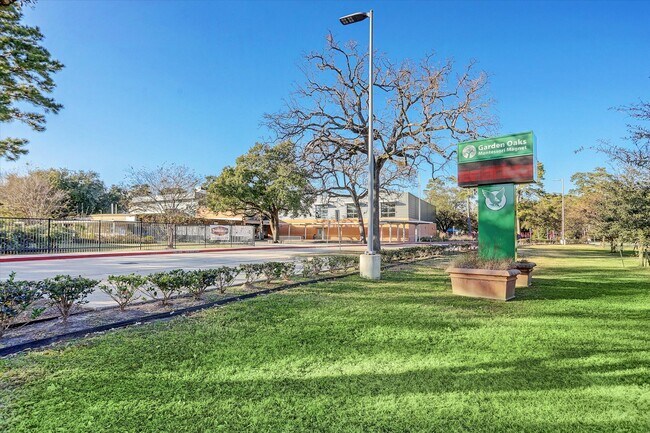 Building Photo - 718 Garden Oaks Blvd