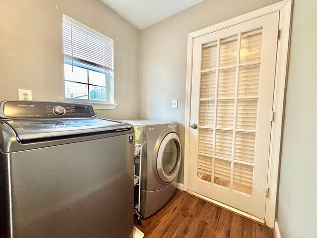 Building Photo - Gorgeous 3 Bedroom Home In Virginia Beach