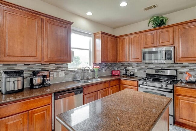 Building Photo - 20632 Farm Pond Ln