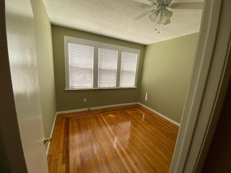 Second Bedroom - 2737 Riverside Ave