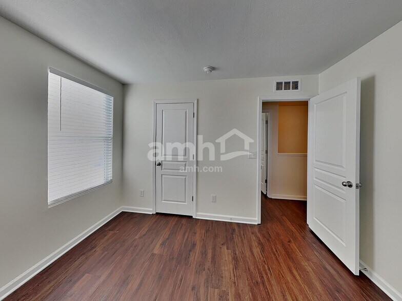 Building Photo - 6605 Shooting Star Dr