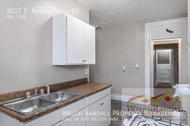 Building Photo - 3027 S Adams Ave