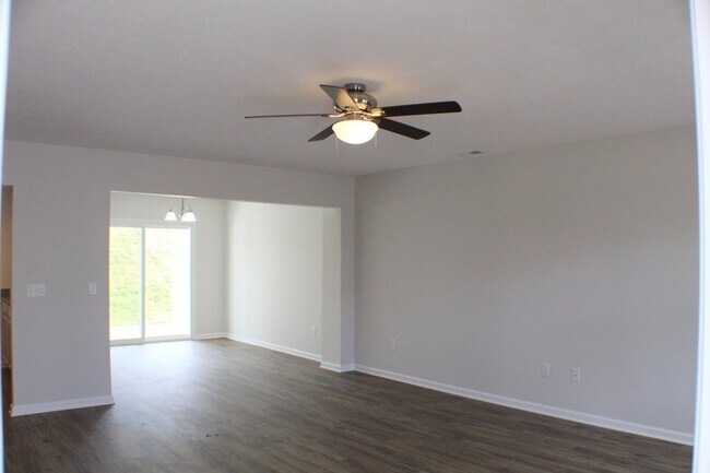 Building Photo - Spacious 3-Bedroom Townhome for Rent – Steps from Sentara RMH!