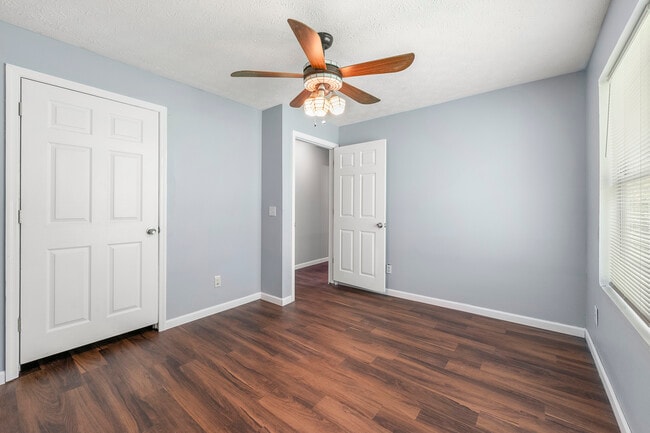 Building Photo - 3247 Fairington Dr