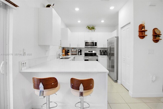 Building Photo - 2873 SE 24th Ct