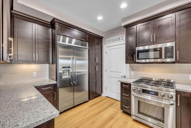 Building Photo - 4803 N Woodmere Fairway