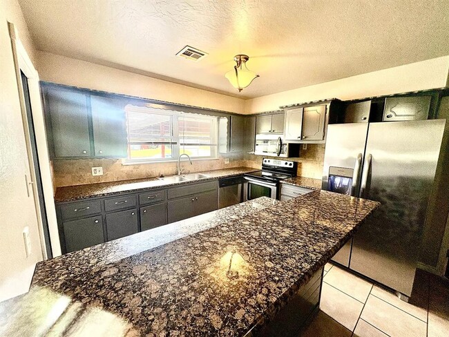 Building Photo - 6707 NW Compass Dr