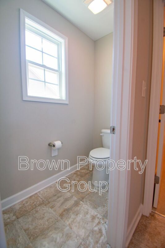 Building Photo - 2220 Oldenburg Ln