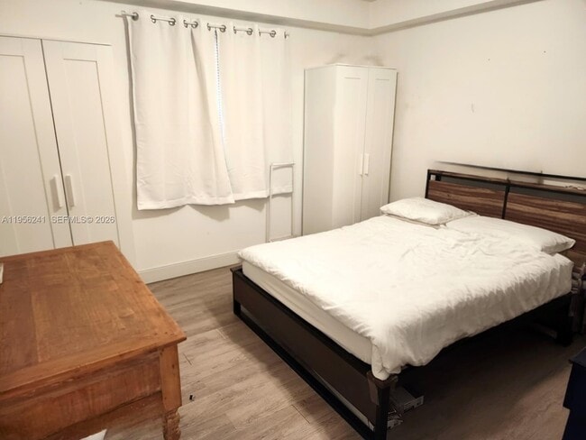 Building Photo - 322 Madeira Ave