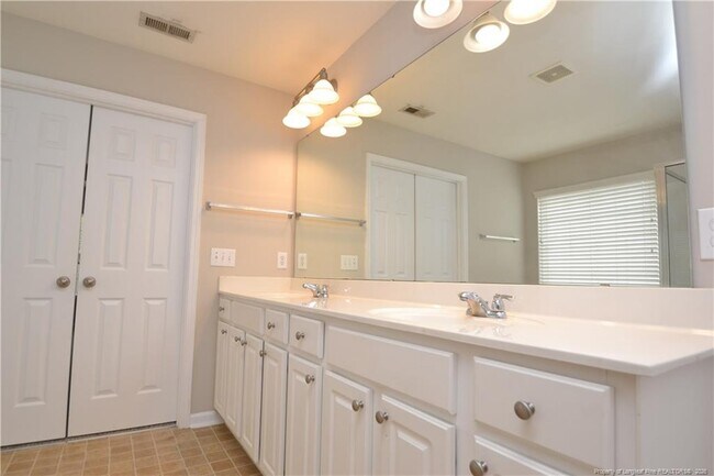 Building Photo - 7830 Clover Creek Ct