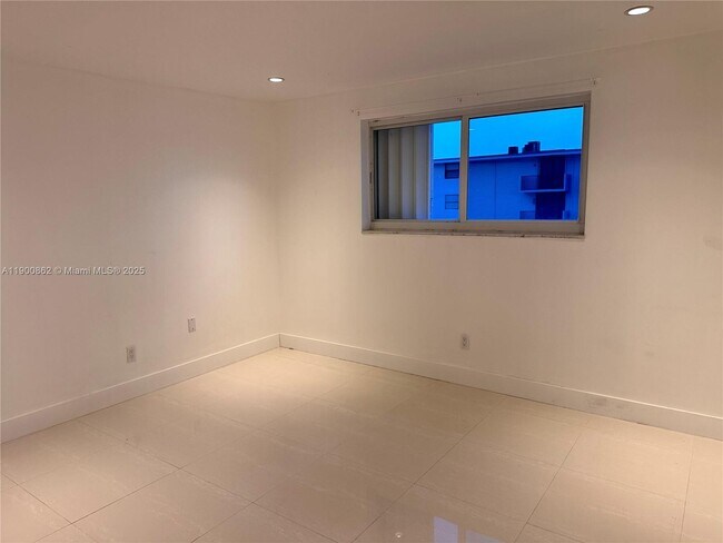 Building Photo - 1790 S Treasure Dr