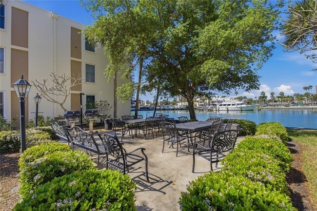 Building Photo - 7540 Bay Island Dr S