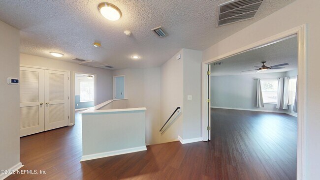 Building Photo - 1063 Collinswood Dr W