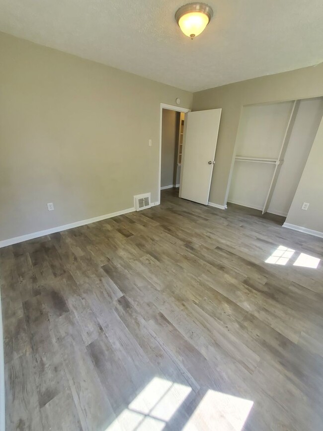 Building Photo - 2 Bed 2 Bath House with a One Car Garage