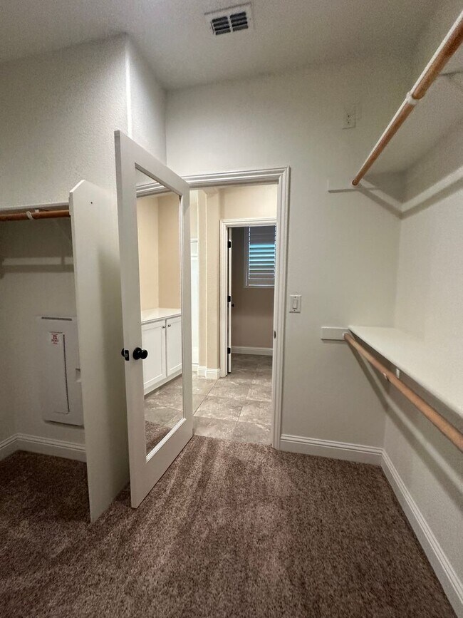 Building Photo - Impressive All Single Story 3 Bedroom, 2.5...