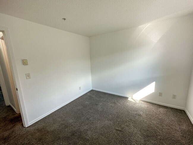 Building Photo - 3446-3462-3462 Hadley St NE