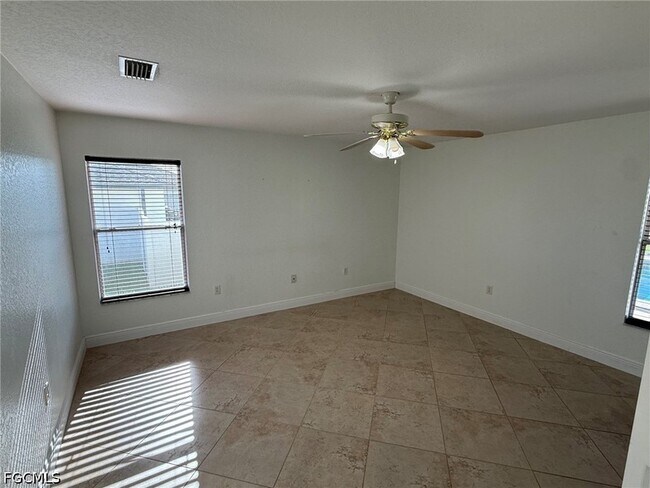 Building Photo - 1306 SW 35th Terrace
