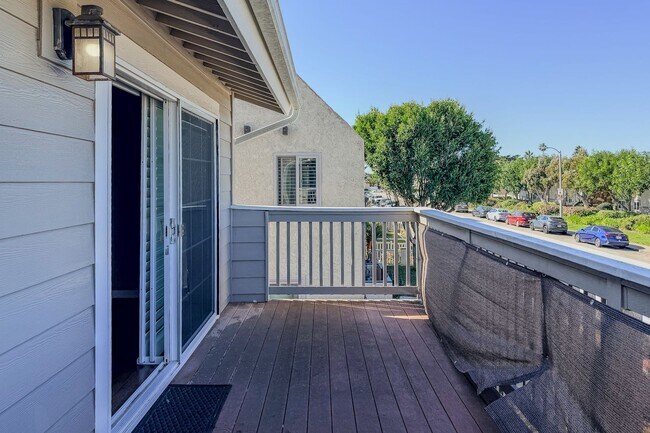 Building Photo - 4950 Nautilus St