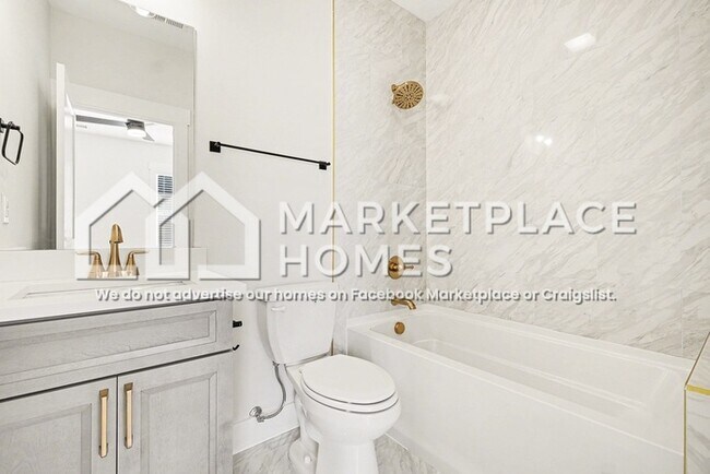 Building Photo - 1034 E Trinity Ln