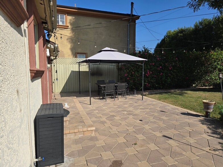 Building Photo - 8834 Boyar Ave