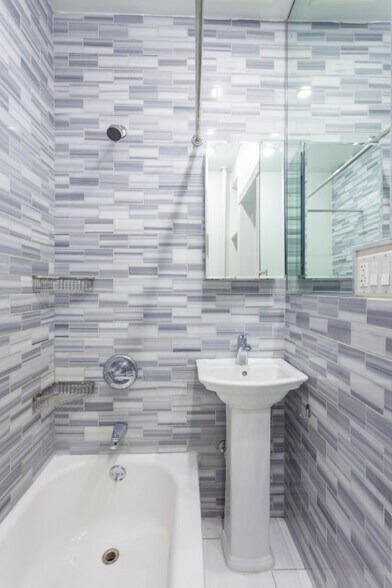 Building Photo - 493 Second Ave (27th & 28th St), #3