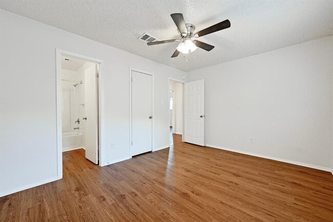 Building Photo - 2409 Berkett Dr