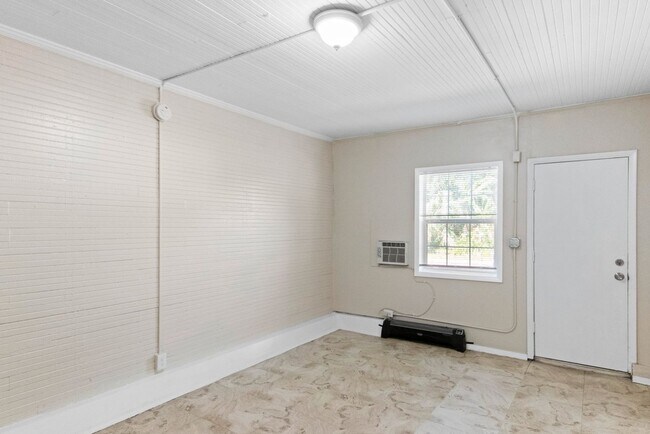Building Photo - 344 35th St S