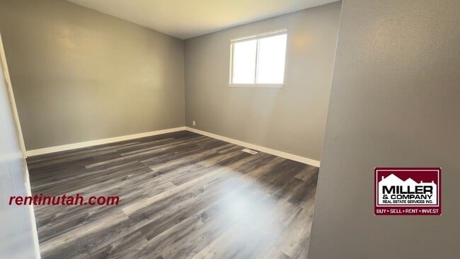 Building Photo - 1625 Paradise Ln