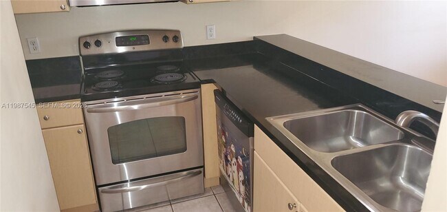 Building Photo - 1103 Coral Club Dr