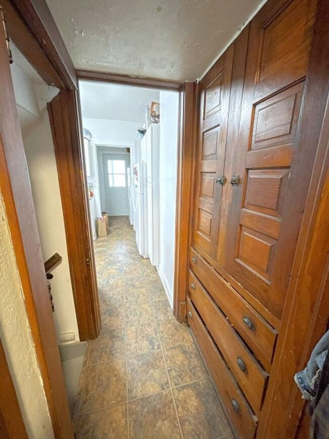 Building Photo - 147 Lathrop St